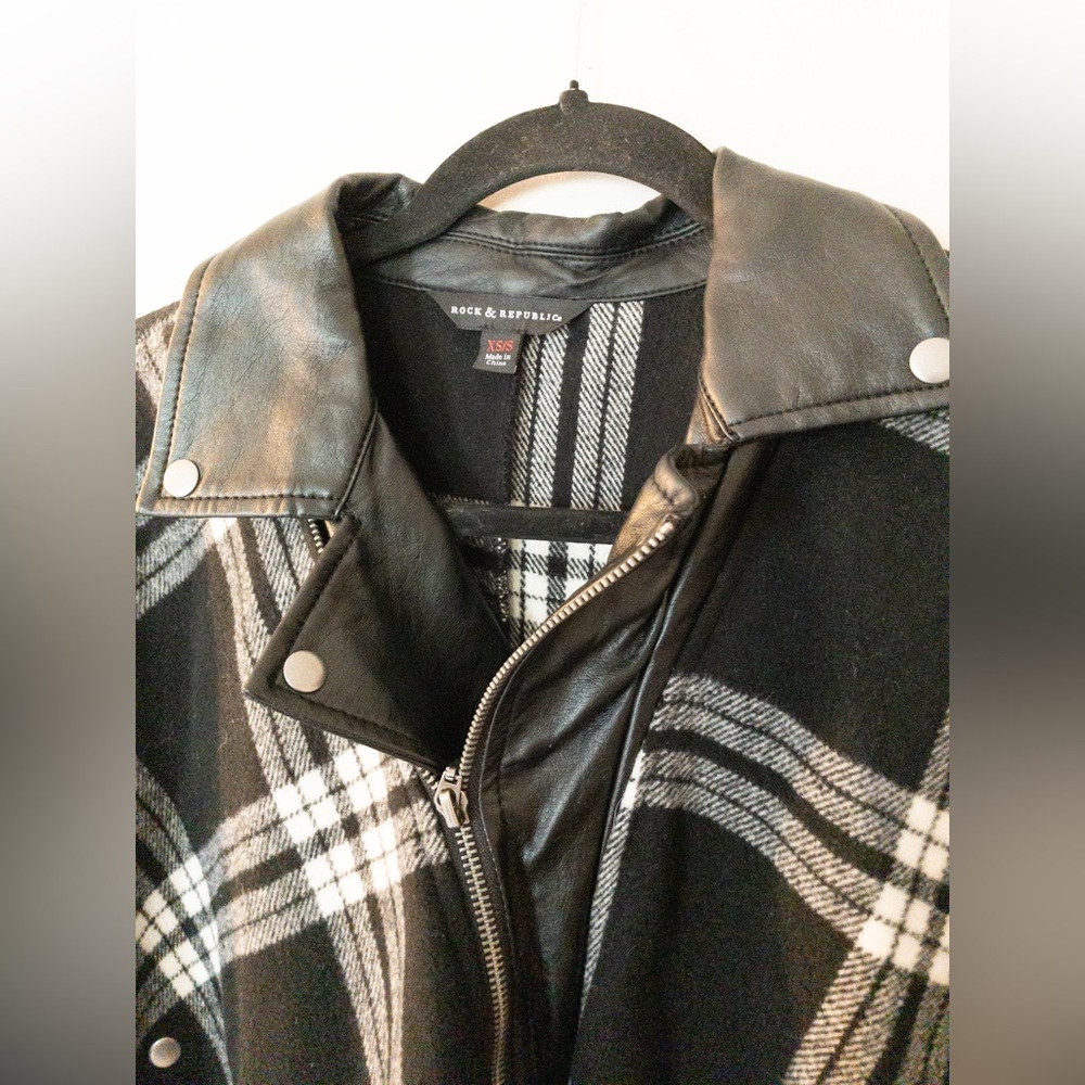 Rock & Republic Black White Plaid Poncho Wrap Faux Leather Collar S - Picture 2 of 6